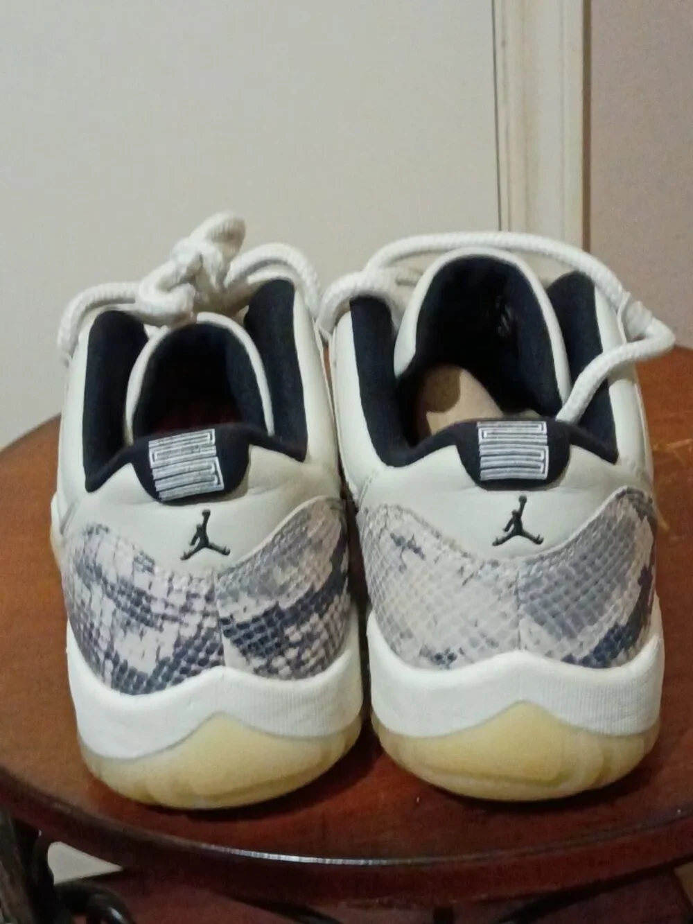 Nike Air Jordan 11 Low Snakeskin Light Bone CD6846-002 Men's Size 8